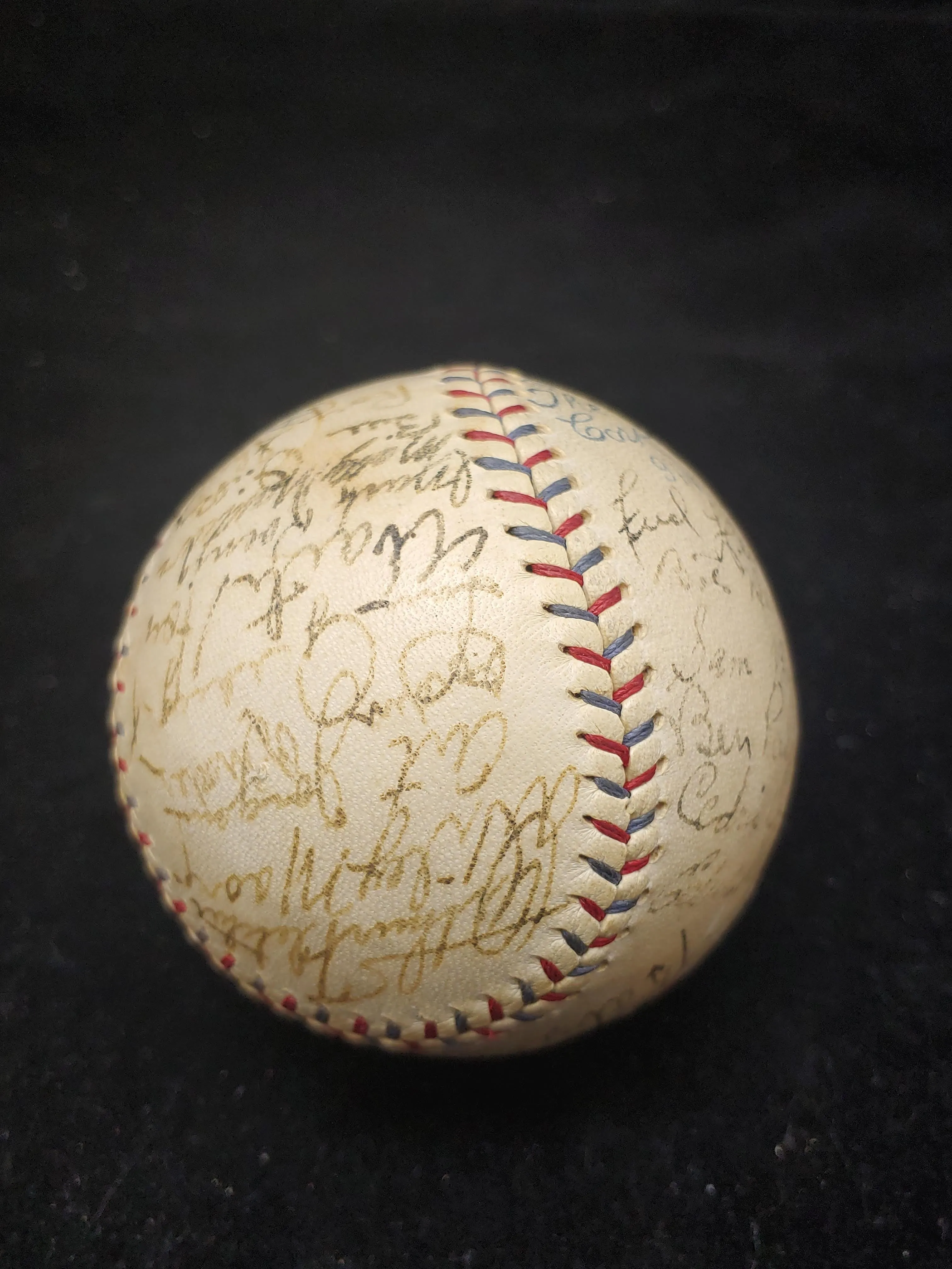 1929 New York Yankees Team-Signed Baseball with Babe Ruth and Murderers' Row Headlines - $30K Appraisal Value!