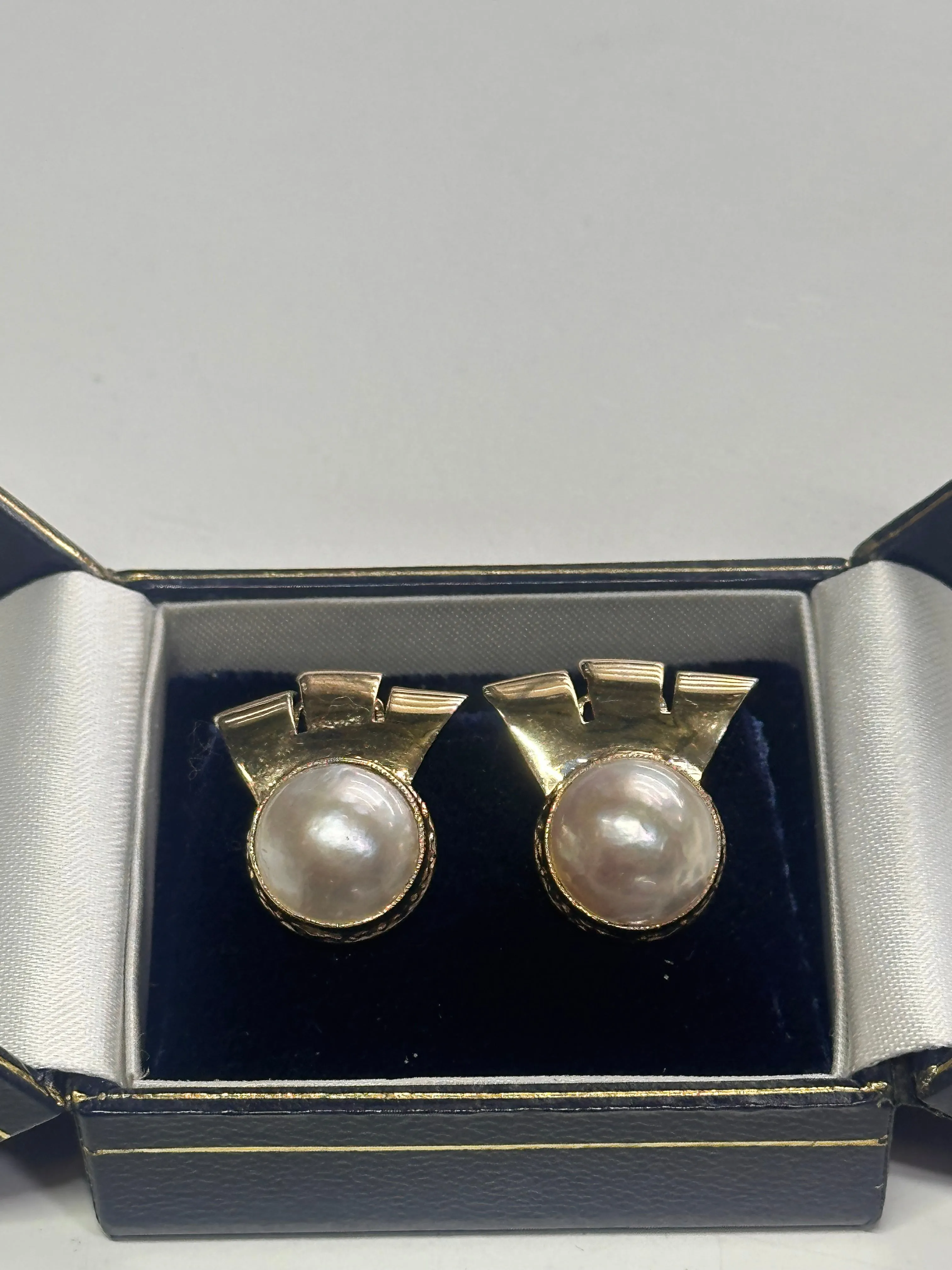 ANTIQUE LADIES DESIGNER PEARLS AND YELLOW GOLD CLIP ON EARRINGS - $8K APR w/ CoA