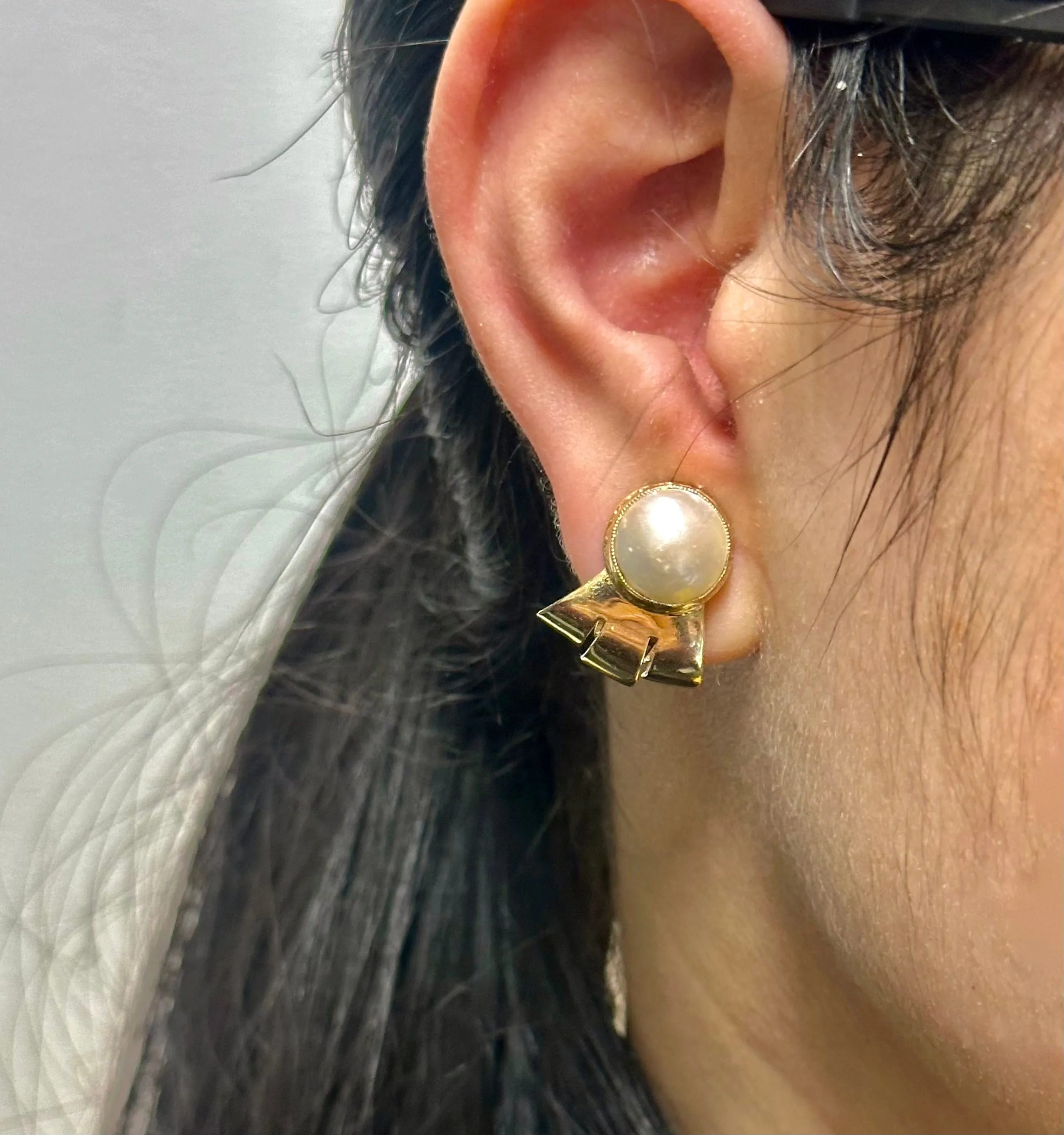 ANTIQUE LADIES DESIGNER PEARLS AND YELLOW GOLD CLIP ON EARRINGS - $8K APR w/ CoA