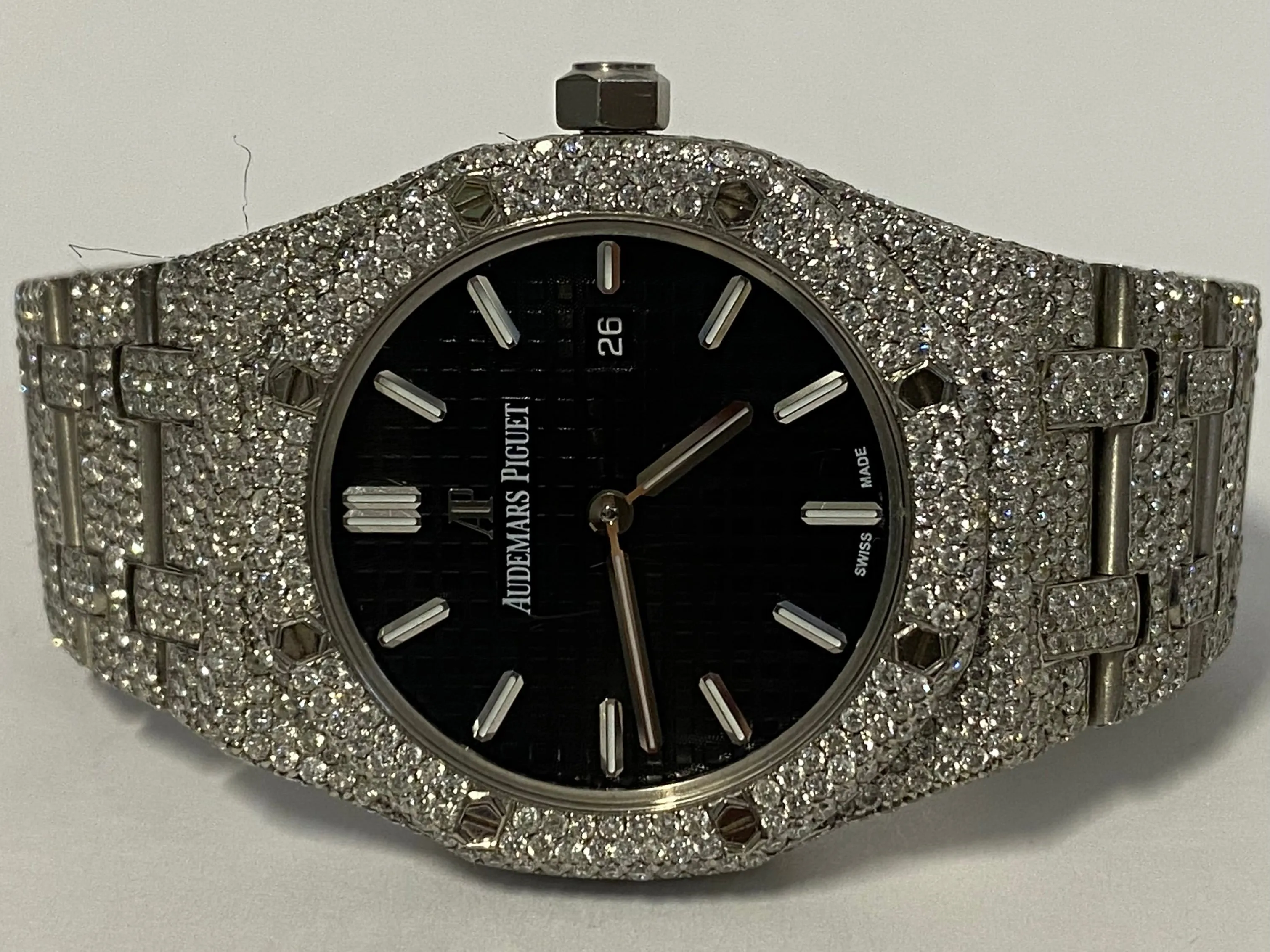 AUDEMARS PIGUET Royal Oak Date w/Beautiful 1750 Diamonds Watch- $300K APR w/COA!