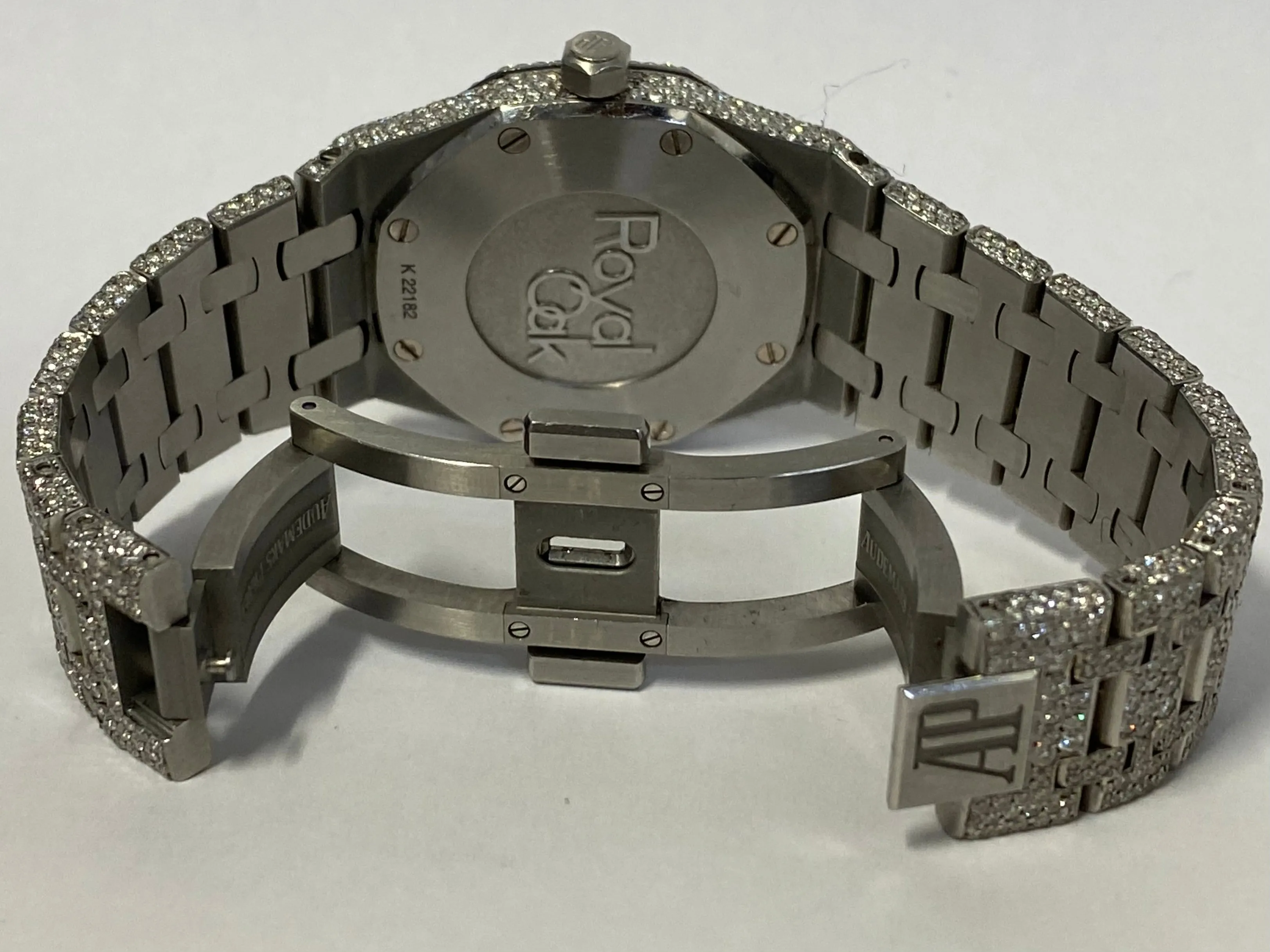AUDEMARS PIGUET Royal Oak Date w/Beautiful 1750 Diamonds Watch- $300K APR w/COA!