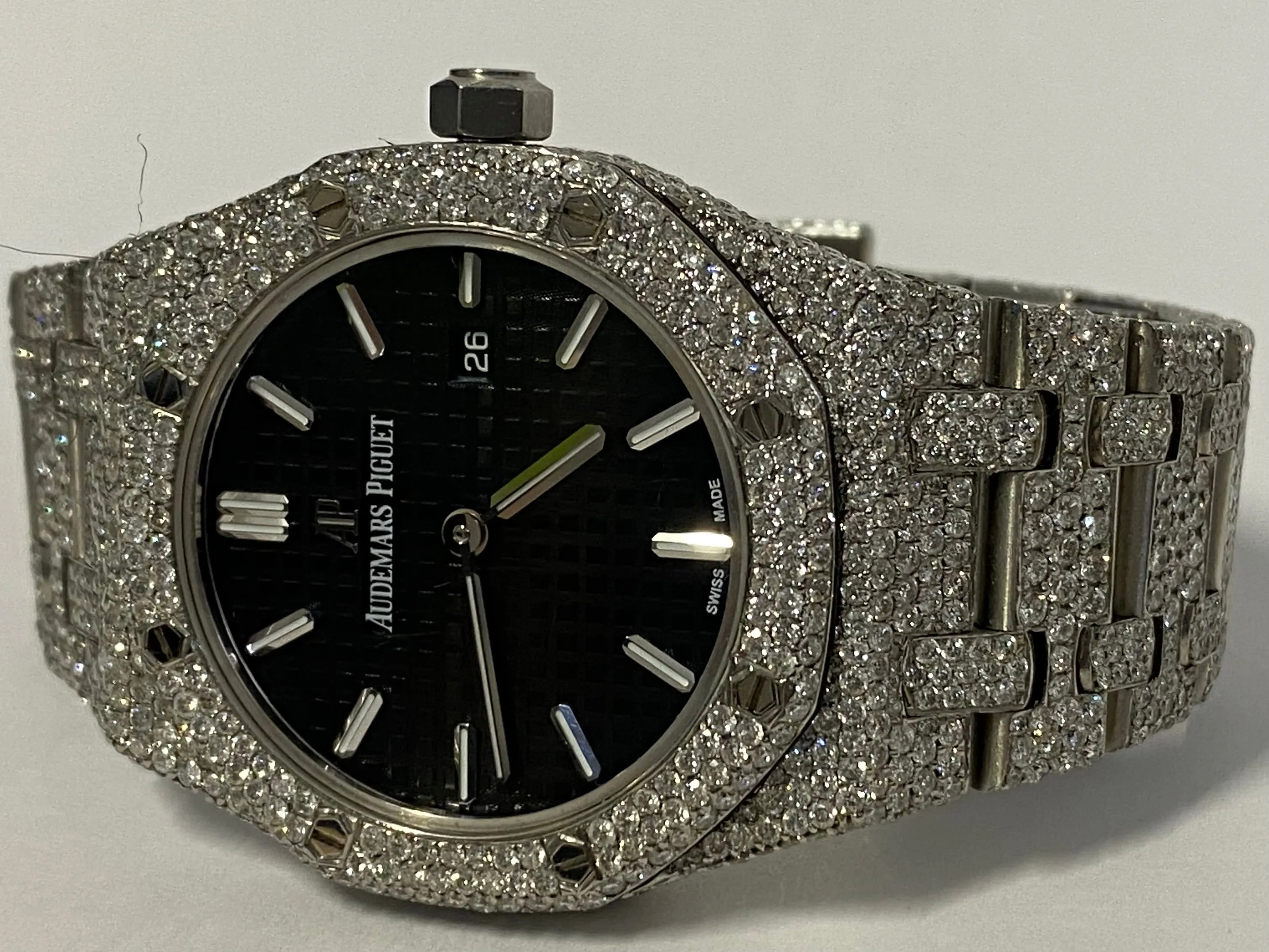 AUDEMARS PIGUET Royal Oak Date w/Beautiful 1750 Diamonds Watch- $300K APR w/COA!