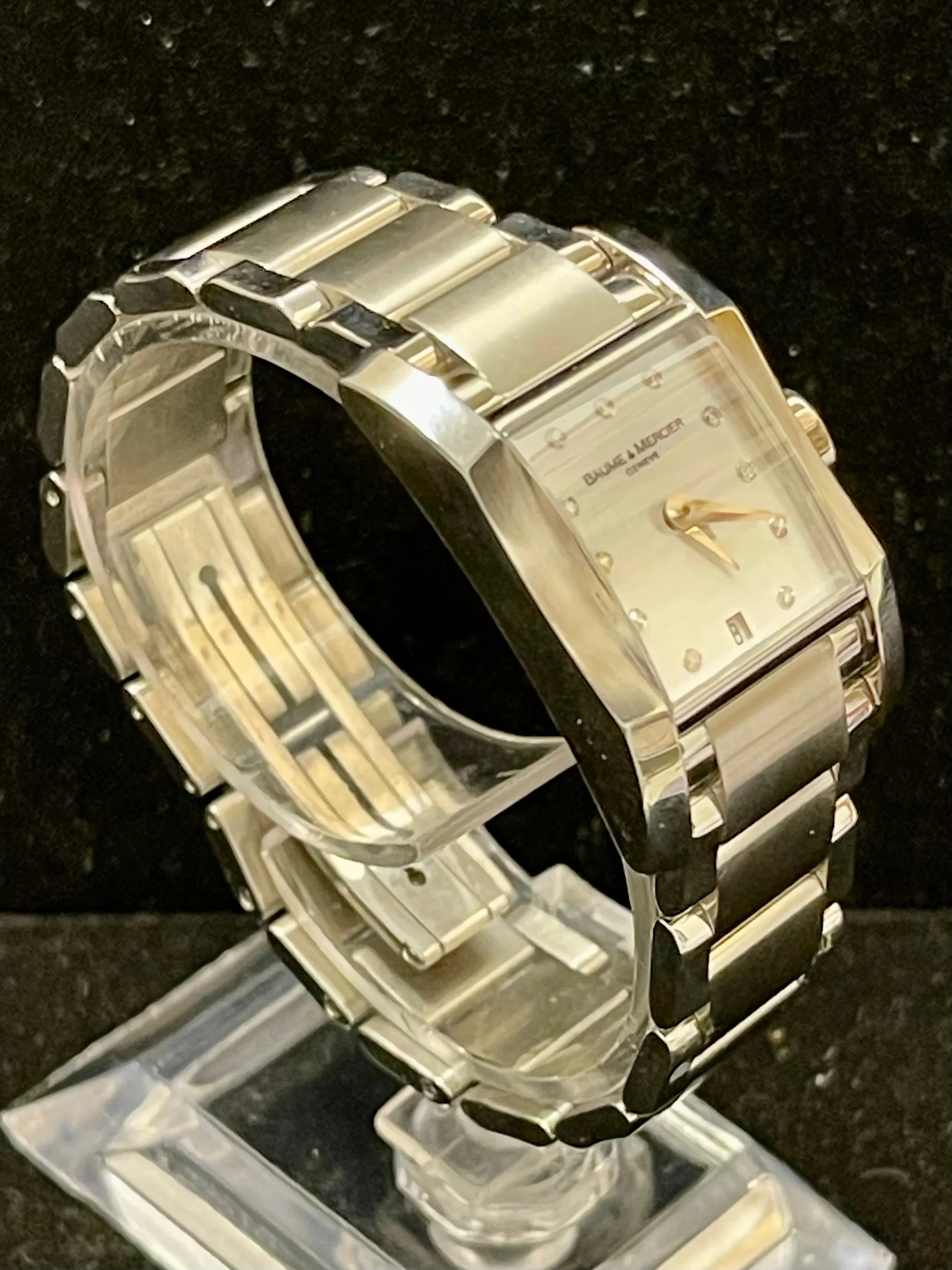 Baume & Mercier Unique Mother Of Pearl dial w/ Diam Men's Watch - $7K APR w/ COA