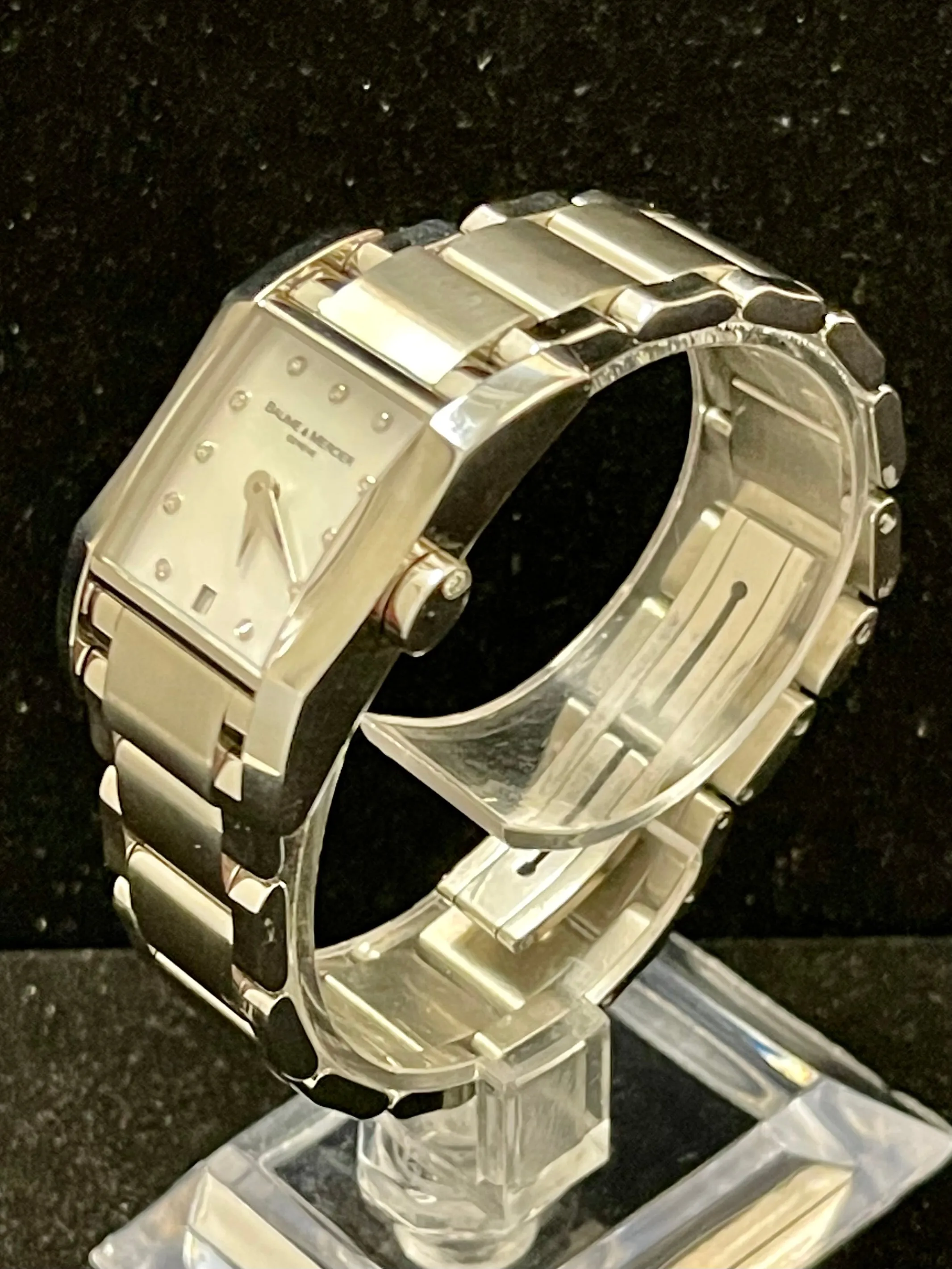Baume & Mercier Unique Mother Of Pearl dial w/ Diam Men's Watch - $7K APR w/ COA