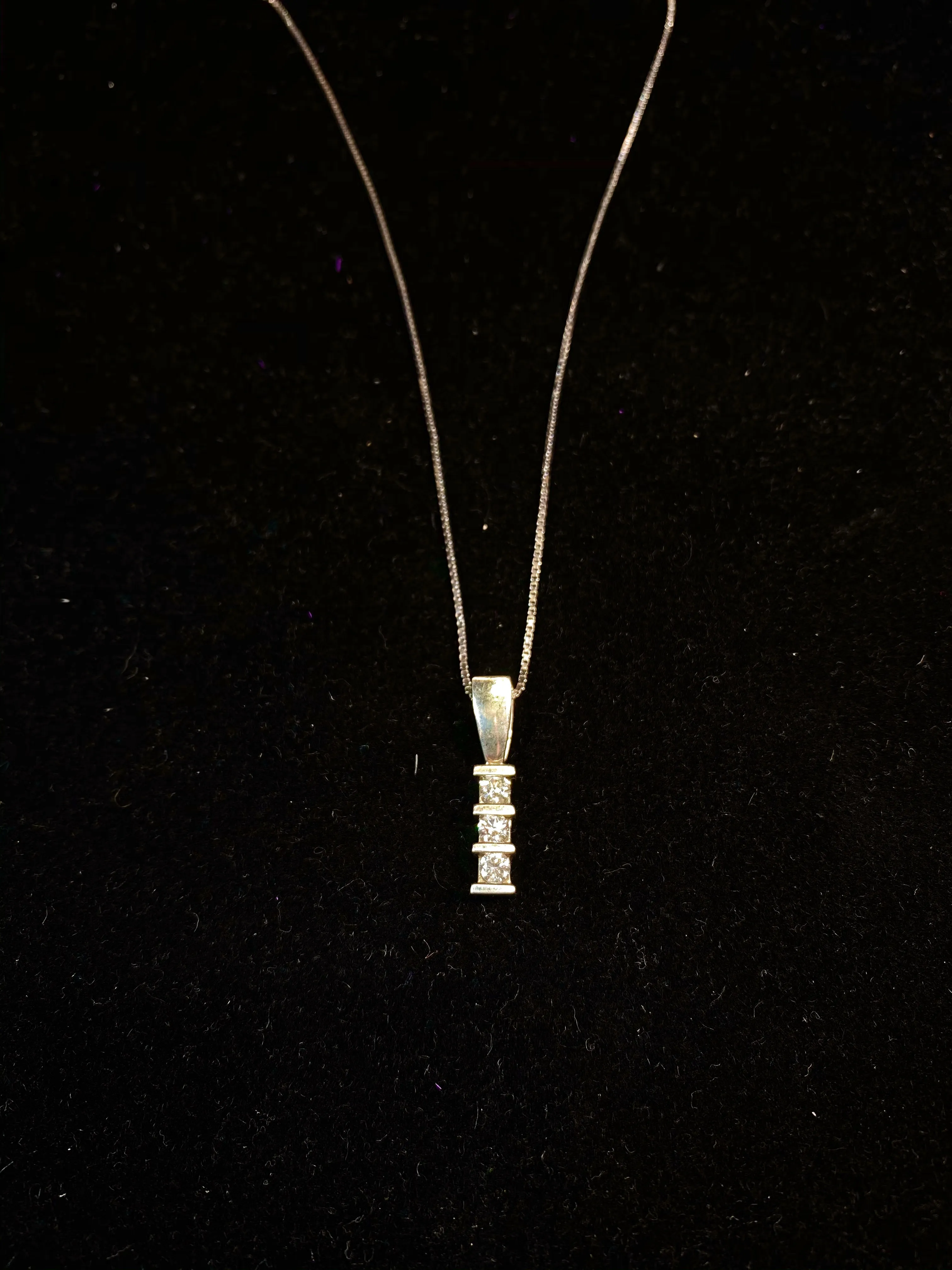 BEAUTIFUL Italian Design White Gold Necklace w/ 3 Gem Brilliant Diamonds! - $10K Appraisal Value! }