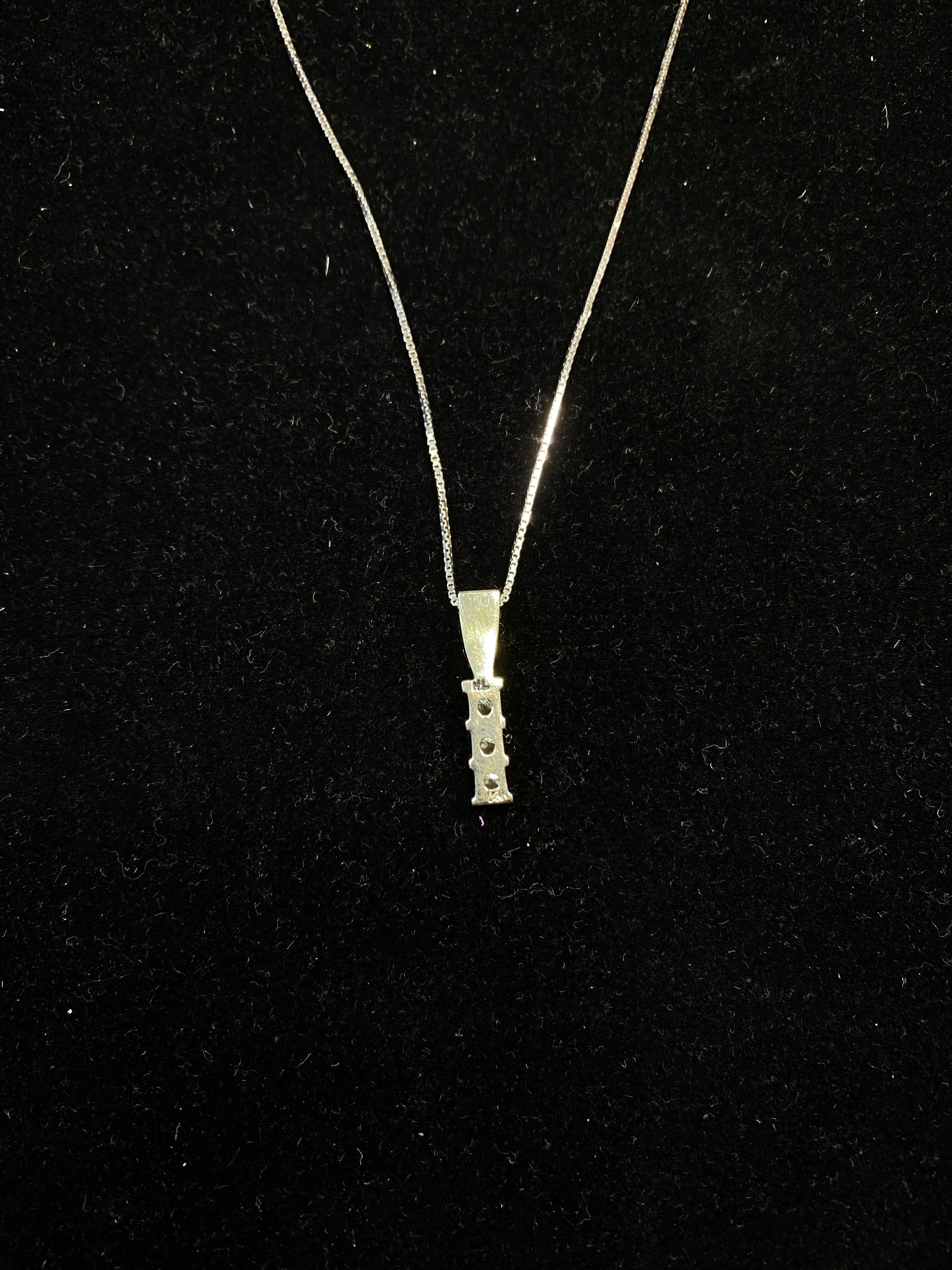 BEAUTIFUL Italian Design White Gold Necklace w/ 3 Gem Brilliant Diamonds! - $10K Appraisal Value! }