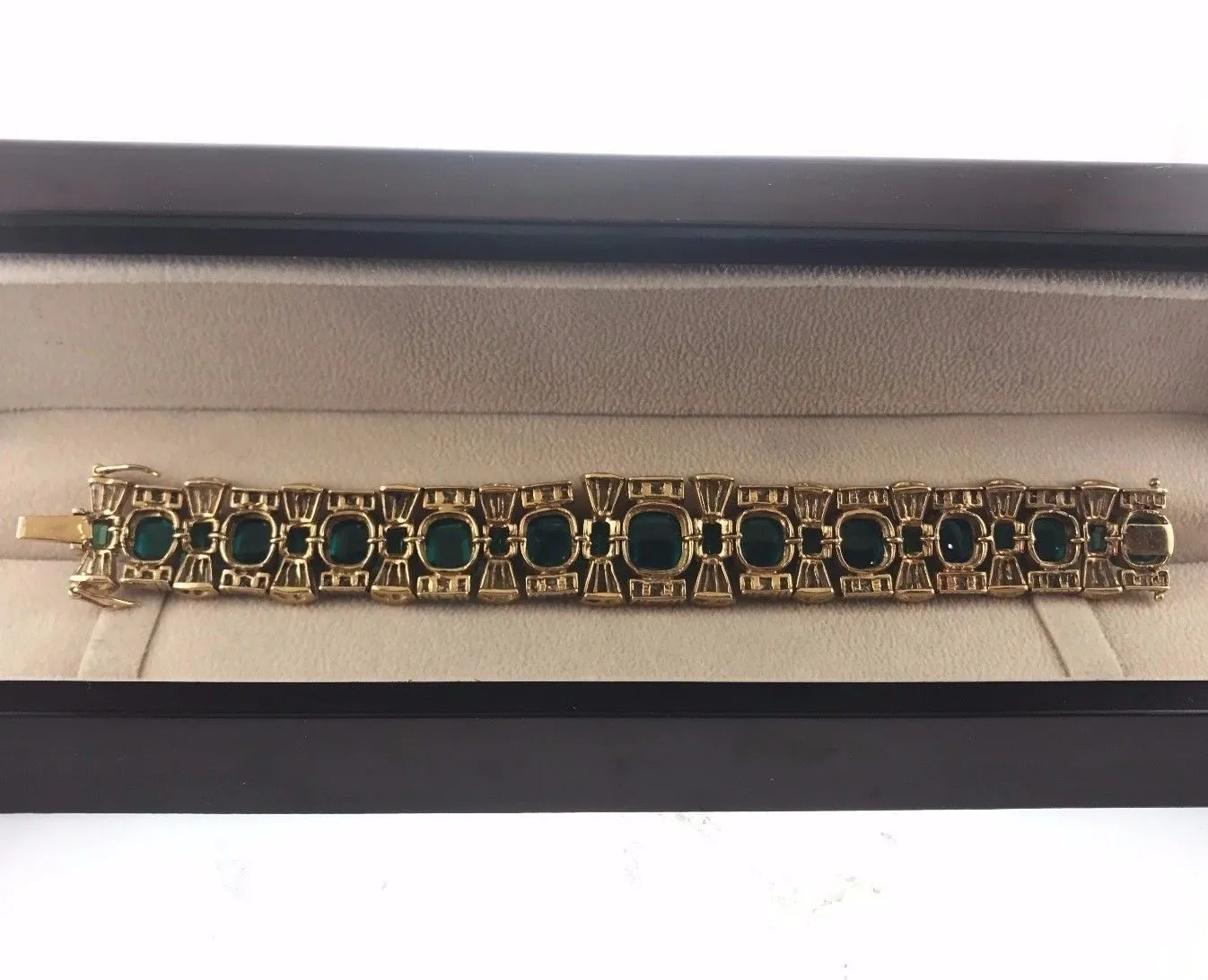 Beautiful Ladies Emerald & Diamond Bracelet in 18K Yellow Gold - $45K APR Value w/ CoA!
