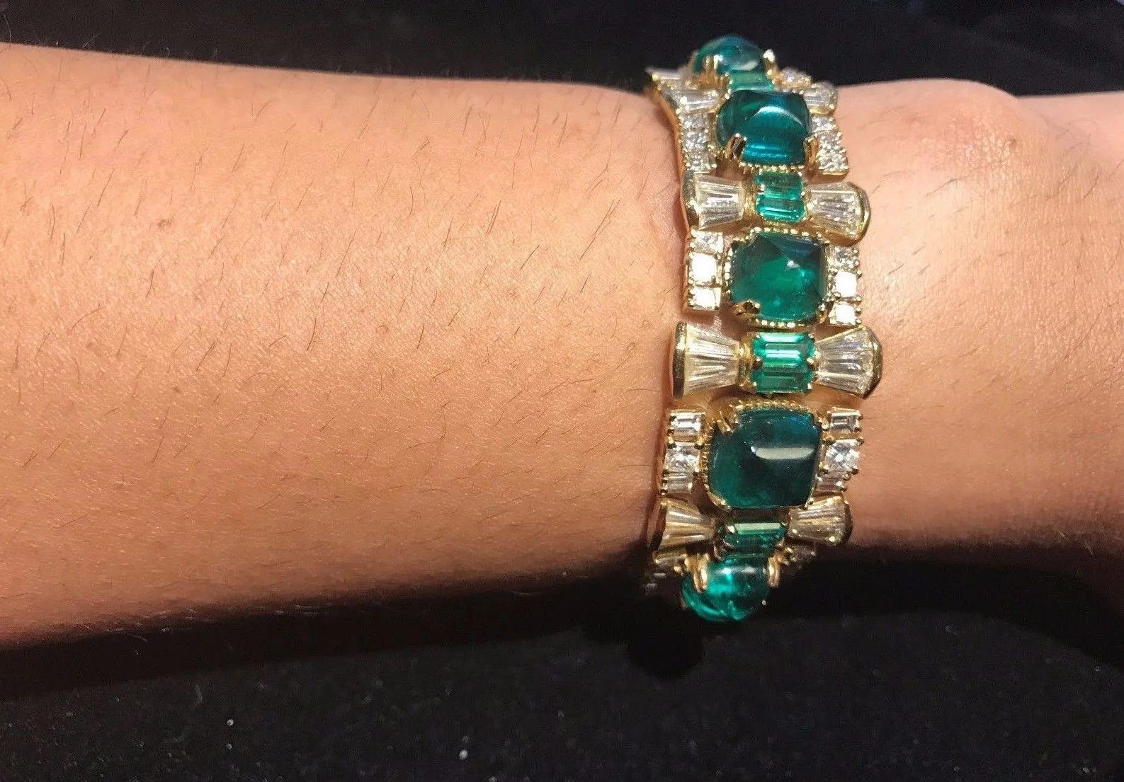 Beautiful Ladies Emerald & Diamond Bracelet in 18K Yellow Gold - $45K APR Value w/ CoA!