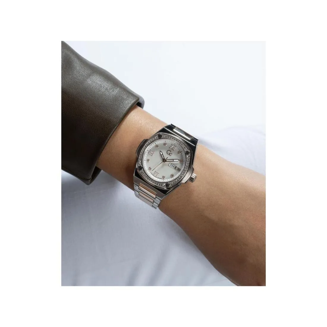 GC Women White Dial 36 mm Analog Watch- Y98005L1MF