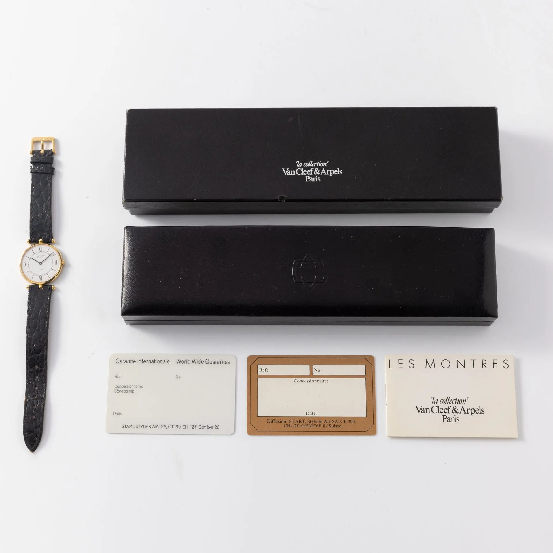 Van Cleef & Arpels Gold Ladies Round Dress Watch Box and Papers